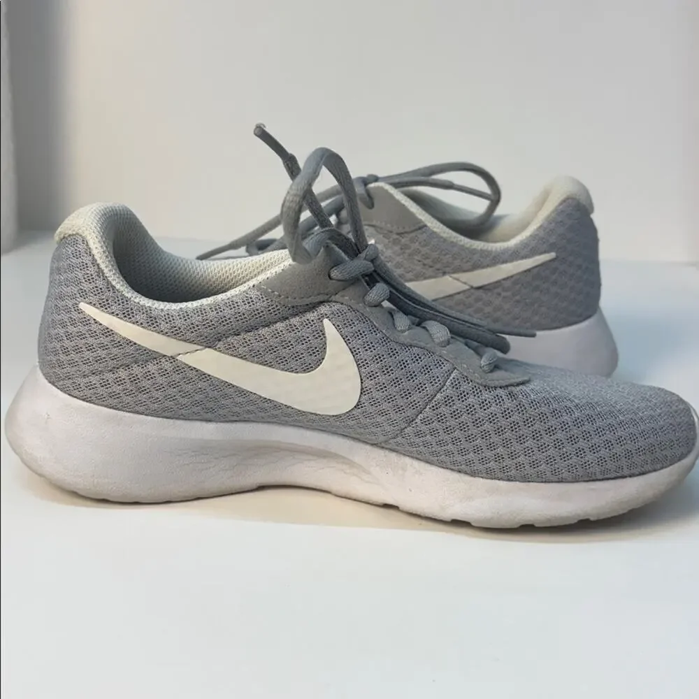 Nike Gray Mesh Running Shoes Sneakers Womens US 6.5 Lightweight Walking Trainer